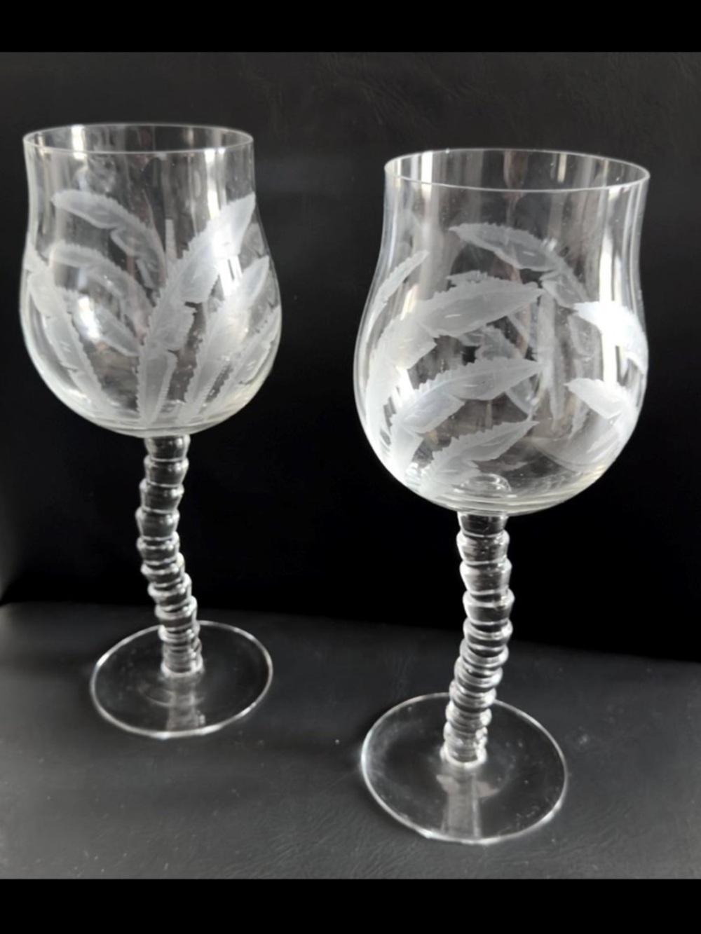 Tommy Bahama Etched Palm Tree Crystal Wine Glasses | Pair | Curved Palm Stem